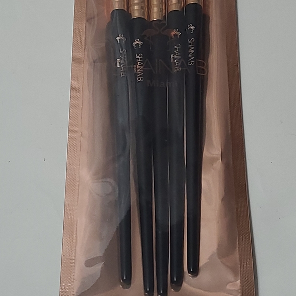 SHAINA B. Miami
5 Piece Brush Set -
Brushes: C - Picture 4 of 6
